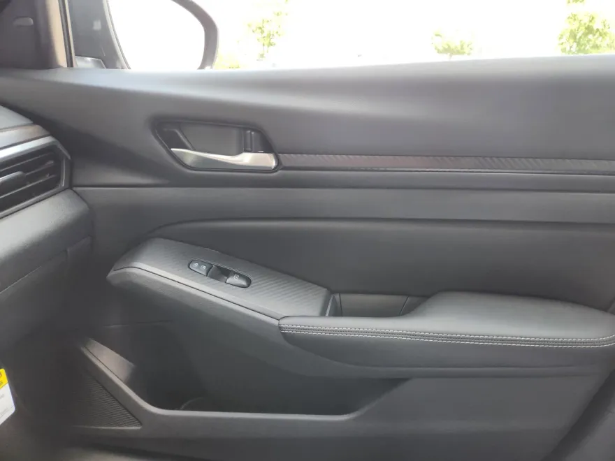 2025 Nissan Altima SV photo 1