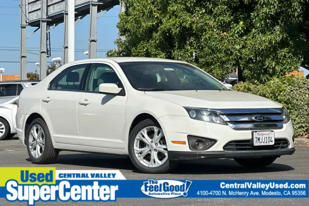 2012 Ford Fusion SE photo 1