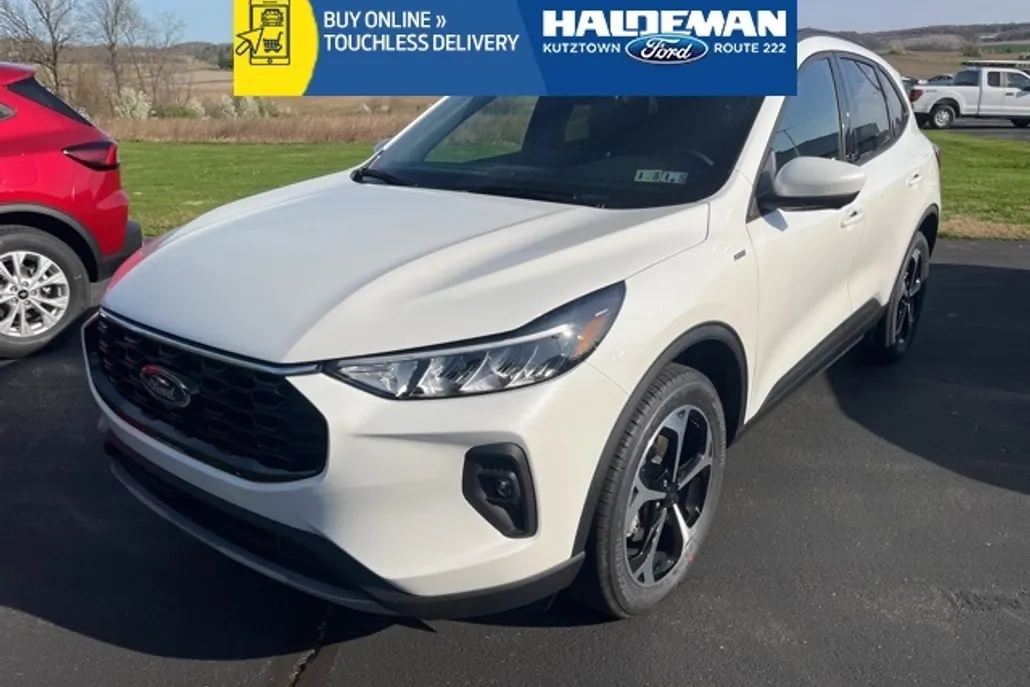 2025 Ford Escape Hybrid ST-Line Select photo 1