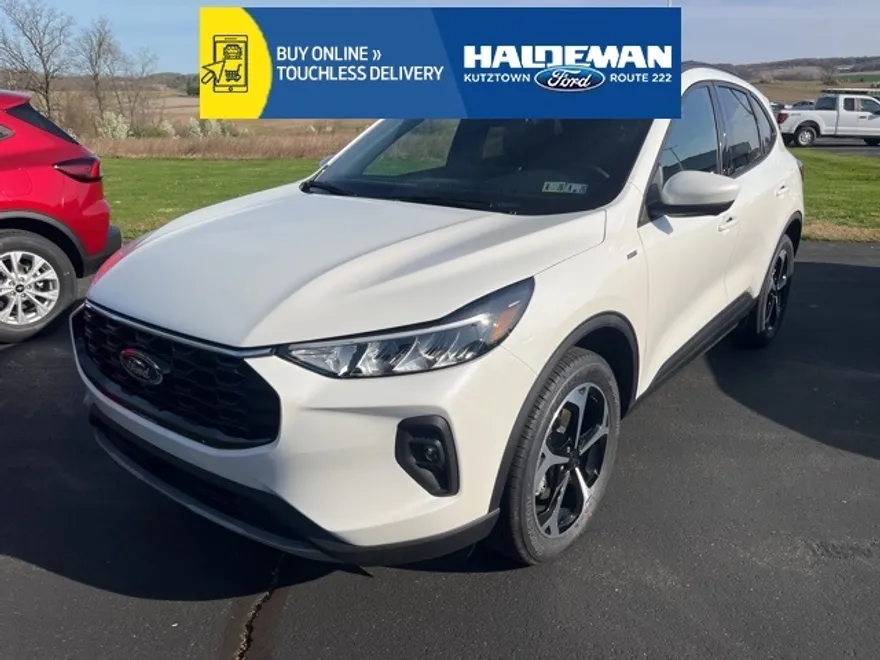 2025 Ford Escape Hybrid ST-Line Select photo 1