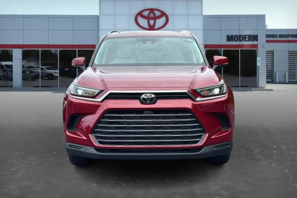 2024 Toyota Grand Highlander XLE photo 1