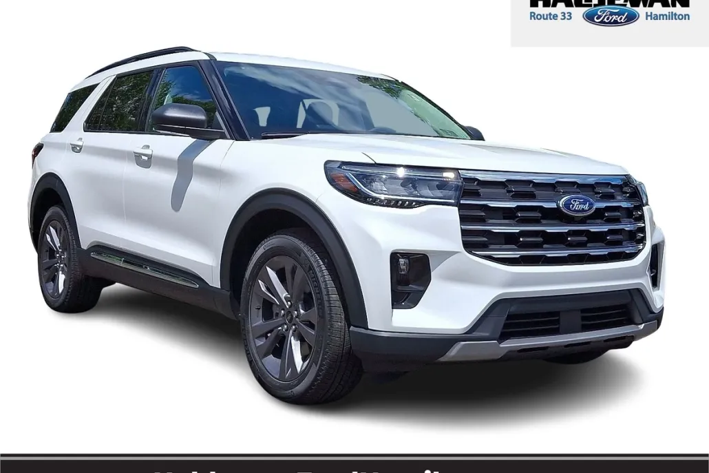 2025 Ford Explorer photo 1