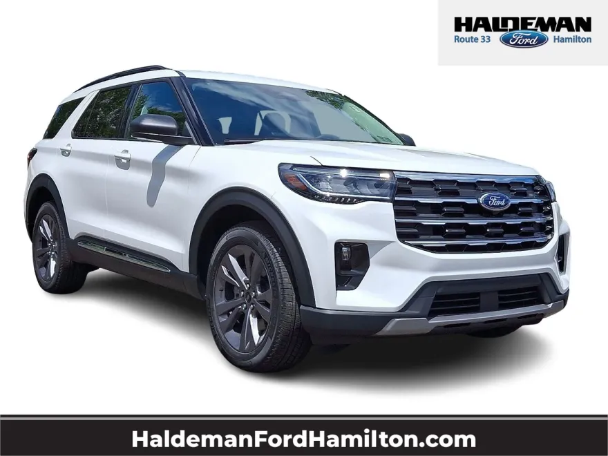 2025 Ford Explorer photo 1
