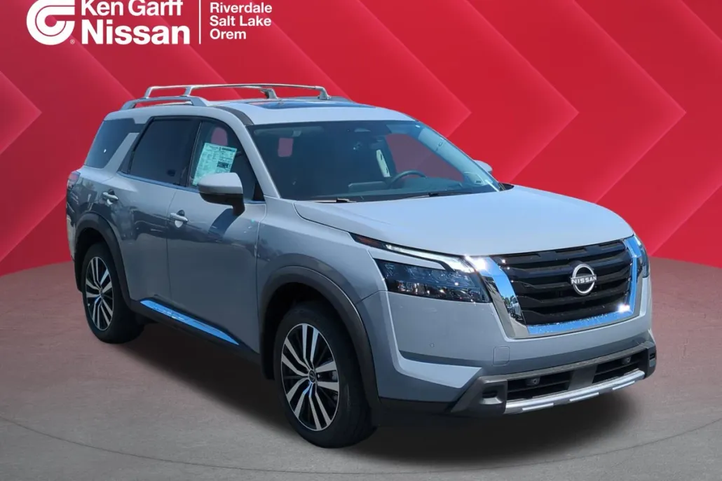 2025 Nissan Pathfinder Platinum photo 1