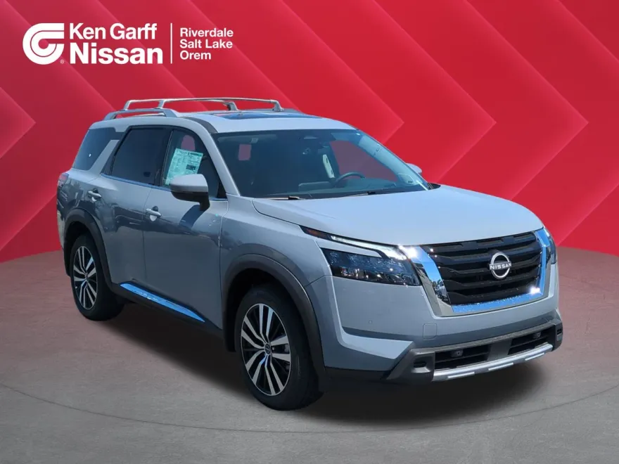 2025 Nissan Pathfinder Platinum photo 1
