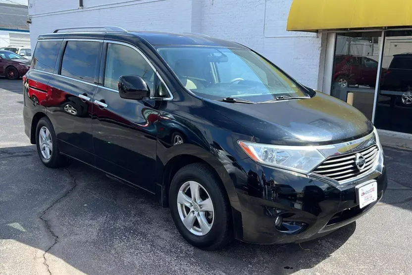 2016 Nissan Quest SV photo 1