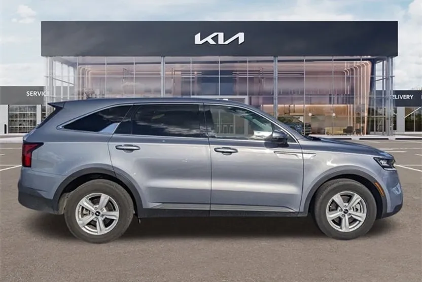 2022 Kia Sorento LX photo 1