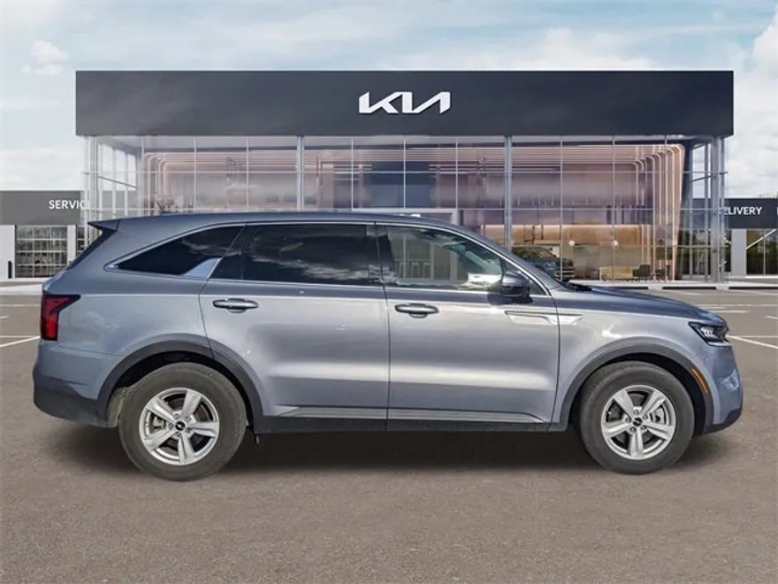 2022 Kia Sorento LX photo 1