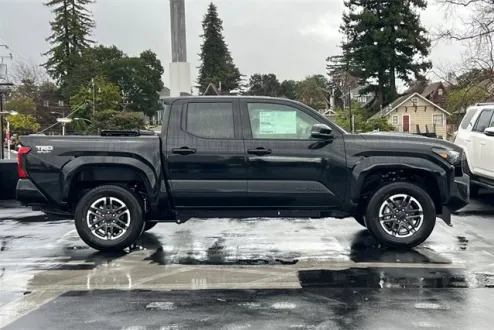 2025 Toyota Tacoma TRD Sport photo 3
