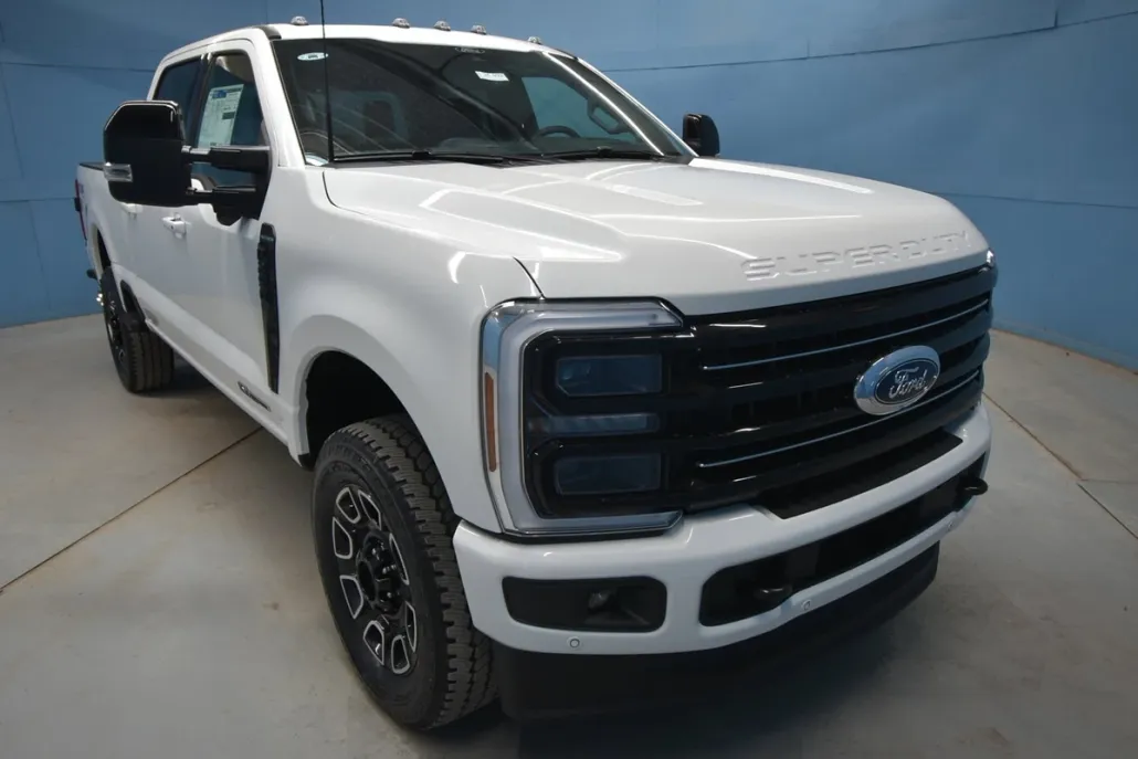 2025 Ford F-250 Platinum photo 1