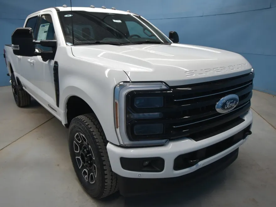 2025 Ford F-250 Platinum photo 1