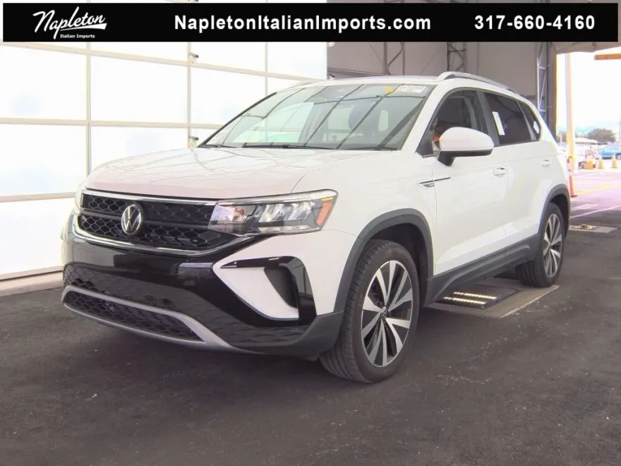 2024 Volkswagen Taos SE photo 1