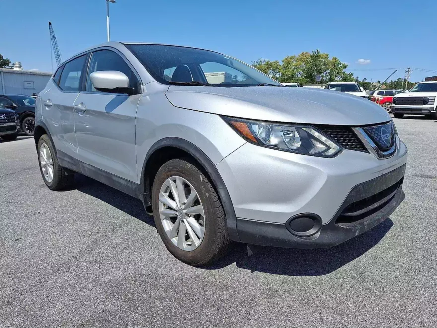 2018 Nissan Rogue Sport S photo 1