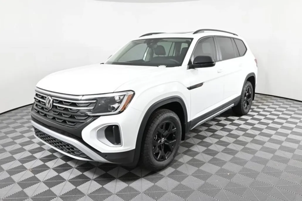 2025 Volkswagen Atlas Peak Edition SE photo 1