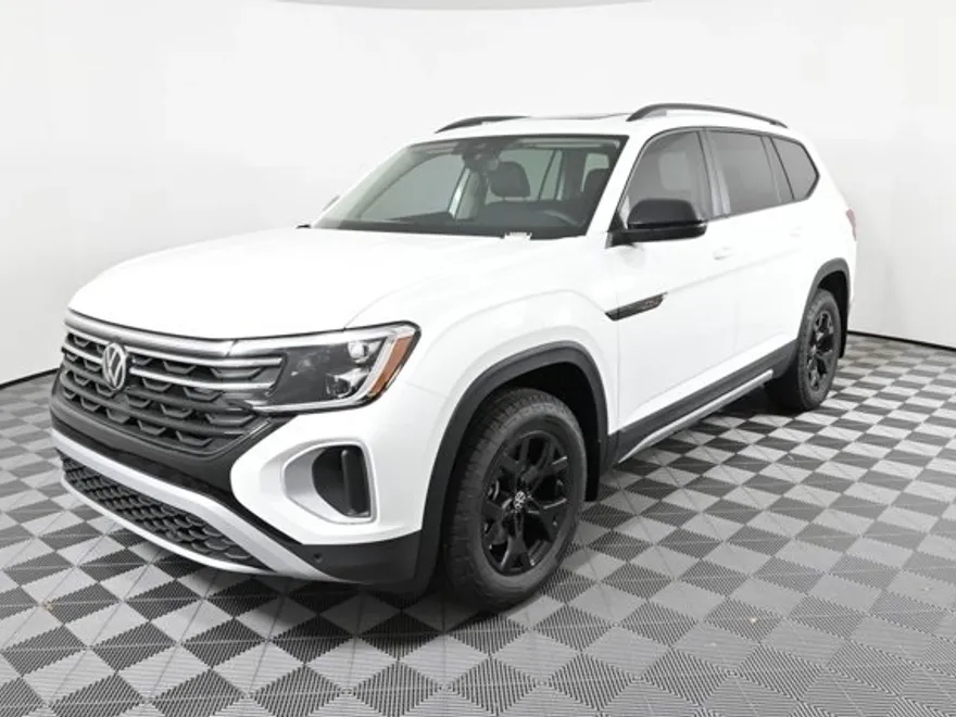 2025 Volkswagen Atlas Peak Edition SE photo 1