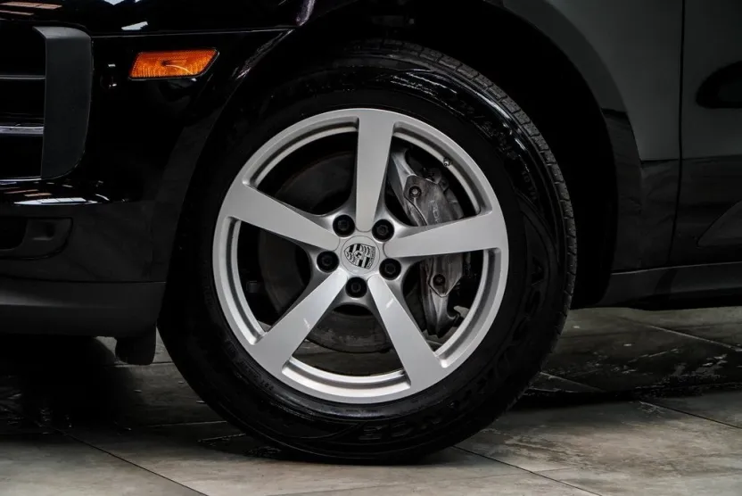 2021 Porsche Macan Base photo 1