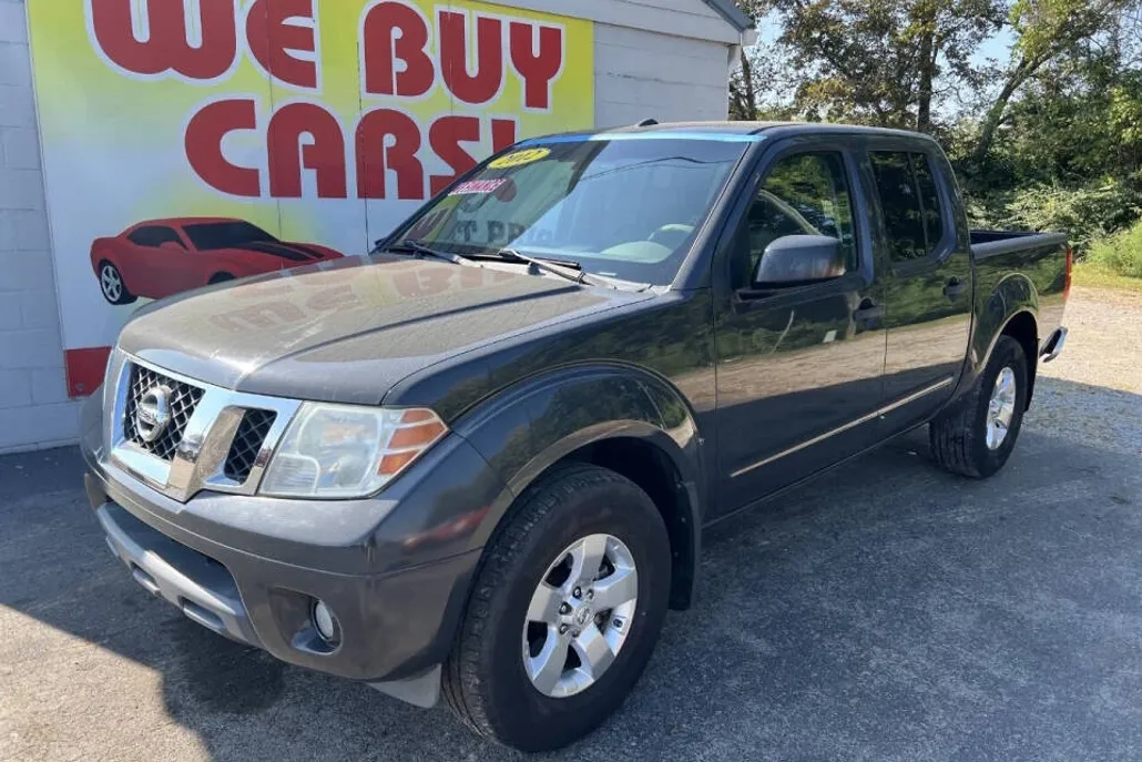 2012 Nissan Frontier SV Crew Cab photo 1