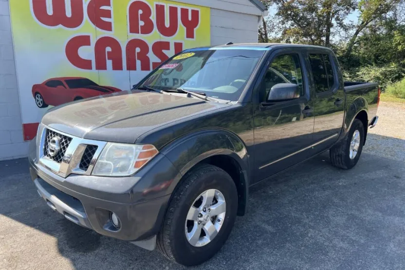 2012 Nissan Frontier SV Crew Cab photo 1