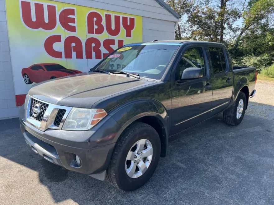 2012 Nissan Frontier SV Crew Cab photo 1