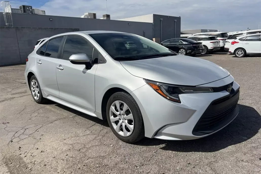 2024 Toyota Corolla LE photo 1