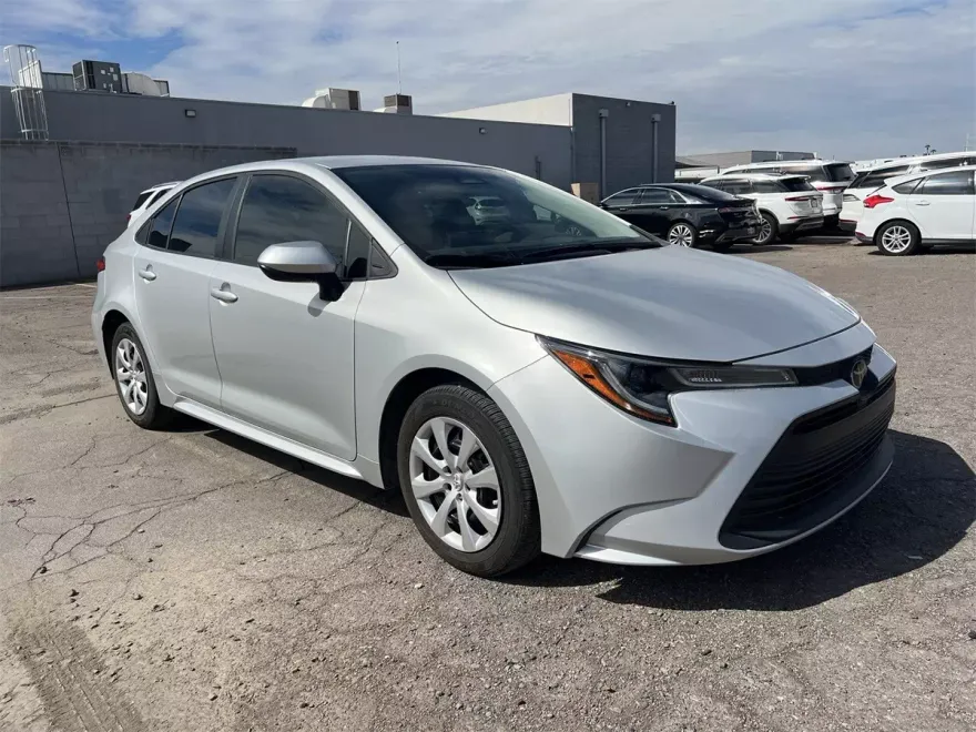 2024 Toyota Corolla LE photo 1