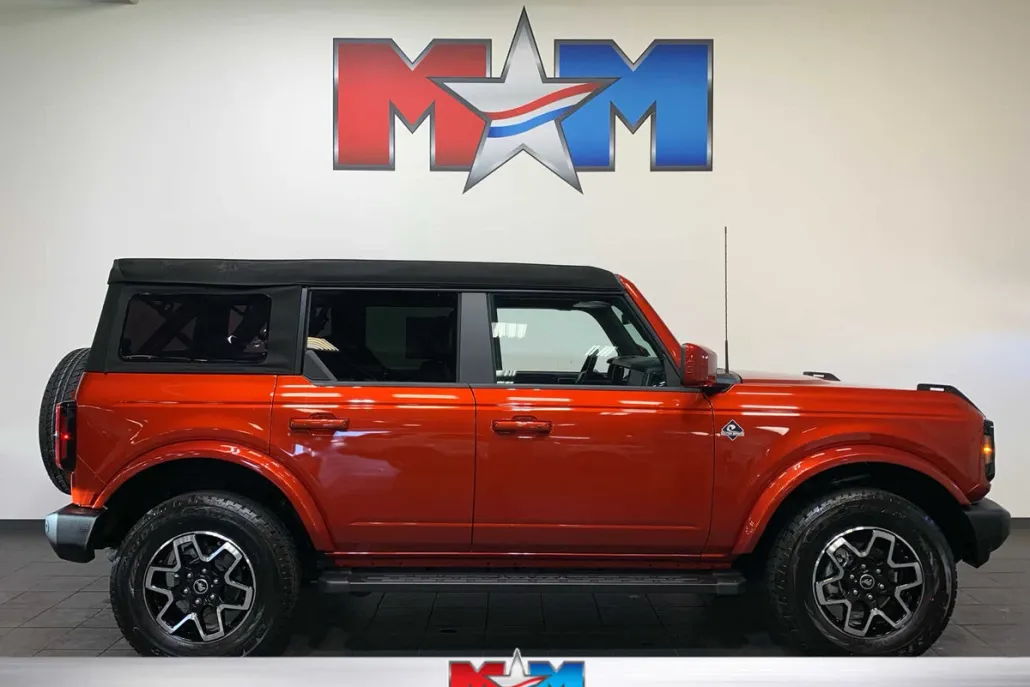 2024 Ford Bronco Outer Banks photo 1