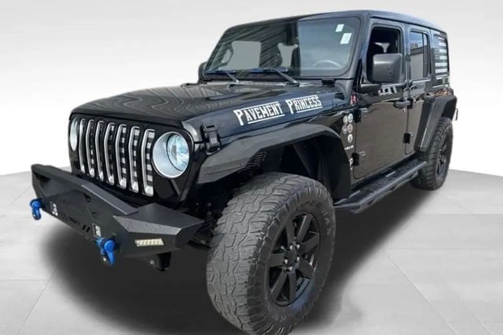 2023 Jeep Wrangler Sahara photo 1