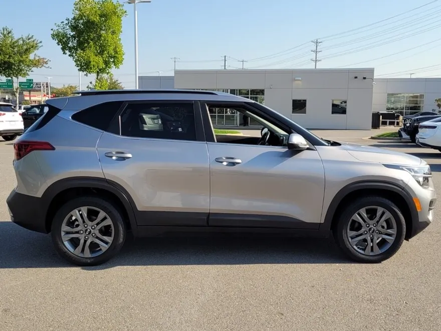 2021 Kia Seltos S photo 1