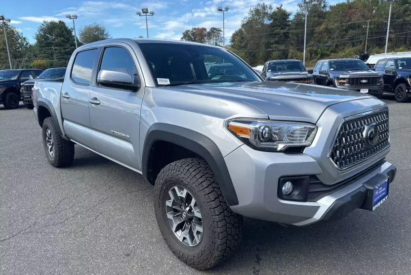 2019 Toyota Tacoma TRD Off-Road photo 1
