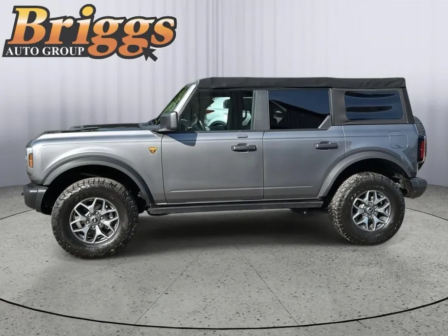 2022 Ford Bronco Badlands photo 1