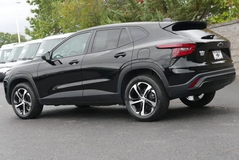 2024 Chevrolet Trax photo 1