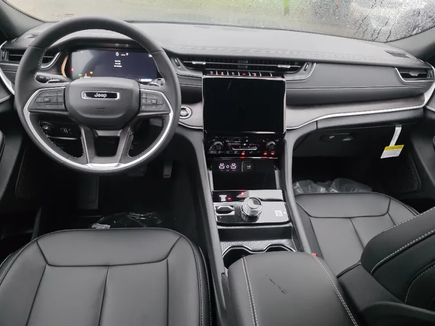 2025 Jeep Grand Cherokee Limited photo 1