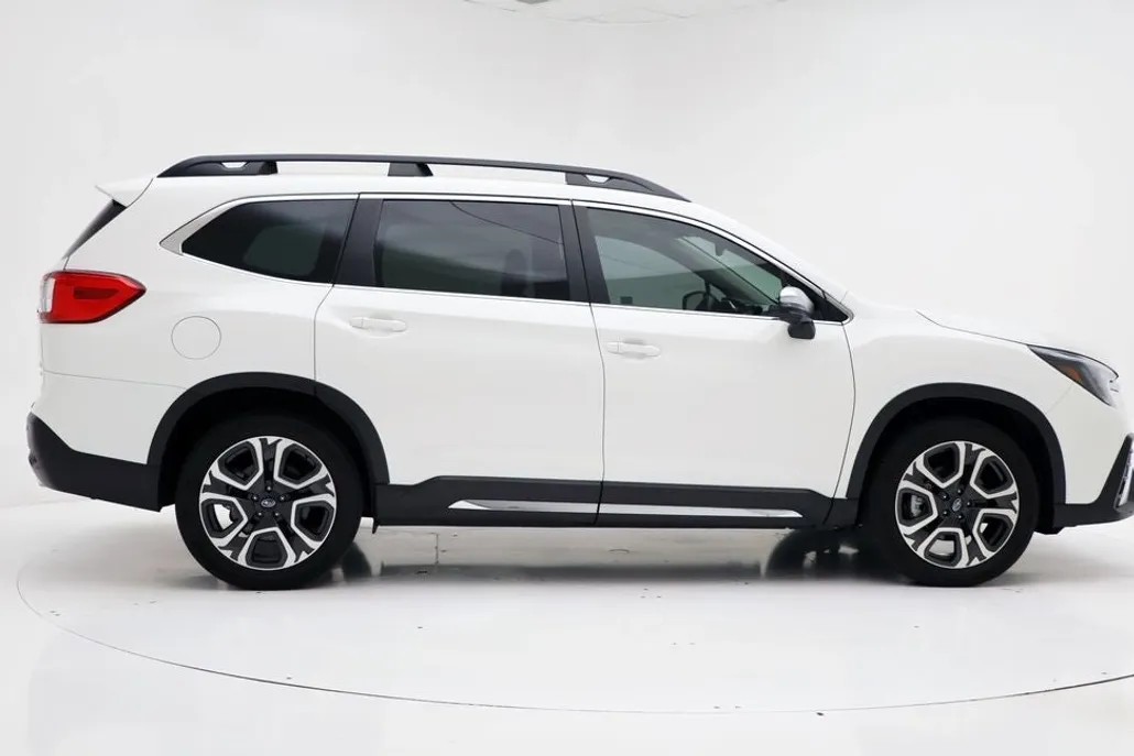 2023 Subaru Ascent Limited photo 1