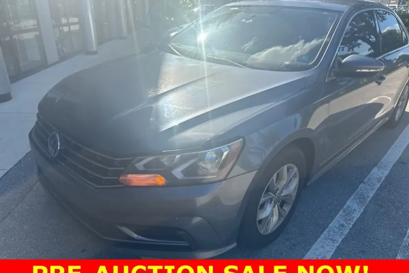 2017 Volkswagen Passat S photo 1