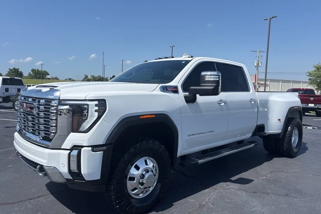 2024 Gmc Sierra 3500 HD Denali photo 1