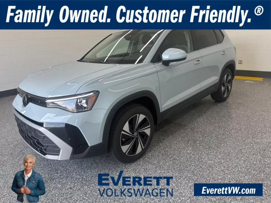 2025 Volkswagen Taos SE photo 1