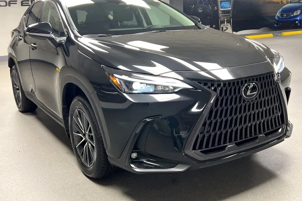 2026 Lexus NX 350 Premium photo 1