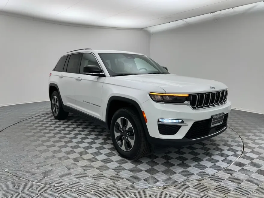 2023 Jeep Cherokee 4xe photo 1