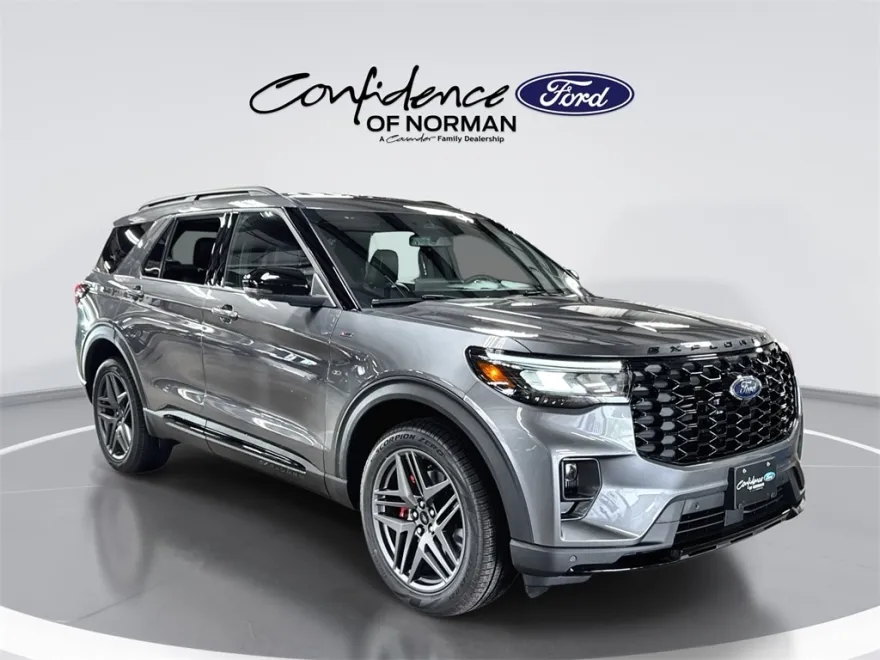 2025 Ford Explorer ST-Line photo 1