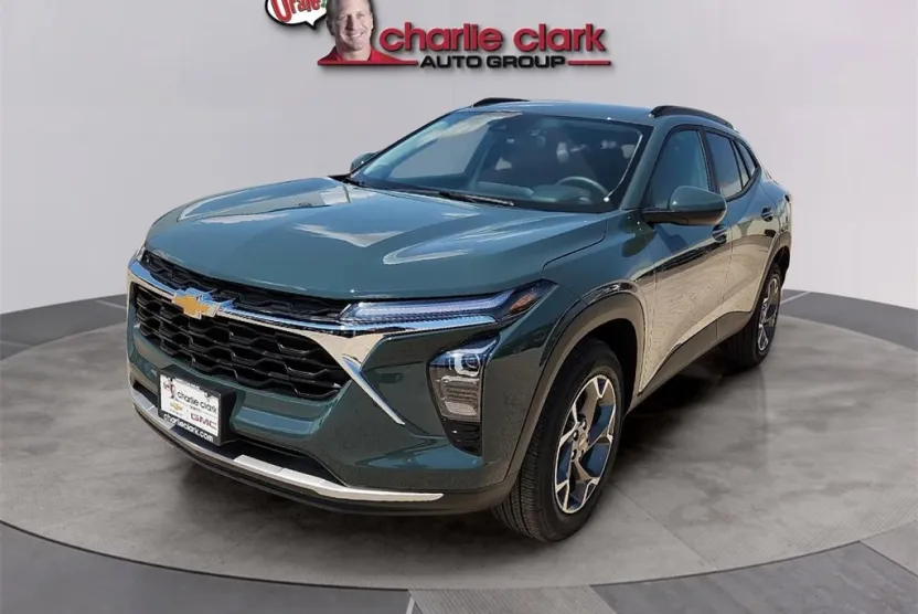 2025 Chevrolet Trax LT photo 1