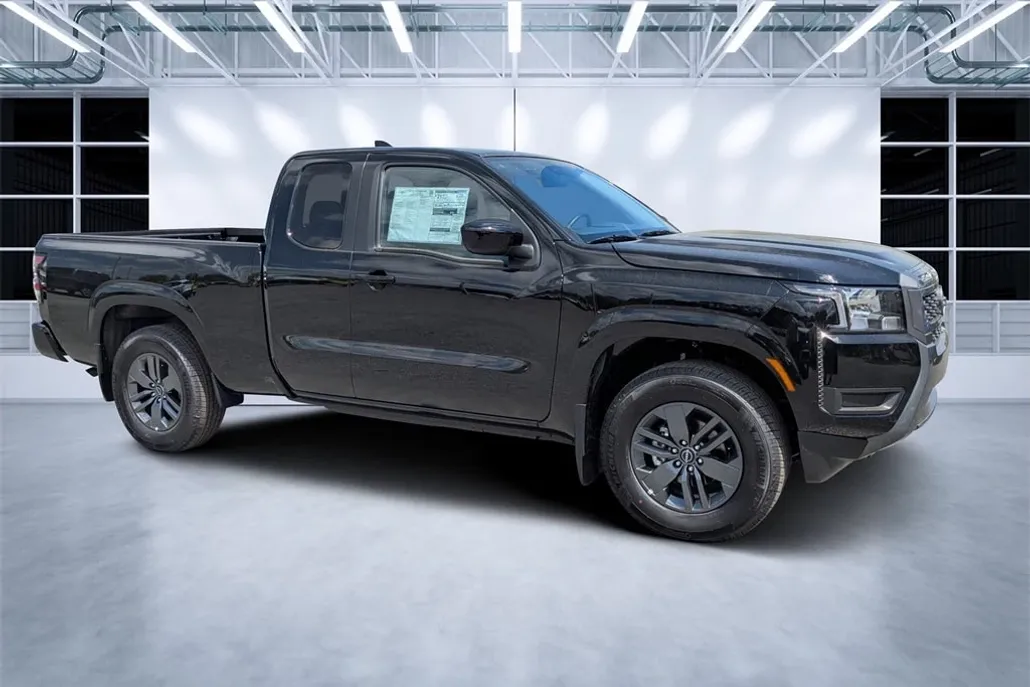 2025 Nissan Frontier SV photo 1