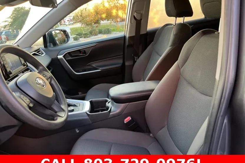 2022 Toyota RAV4 Hybrid LE photo 1