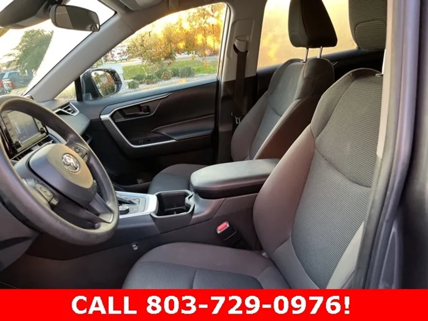 2022 Toyota RAV4 Hybrid LE photo 1