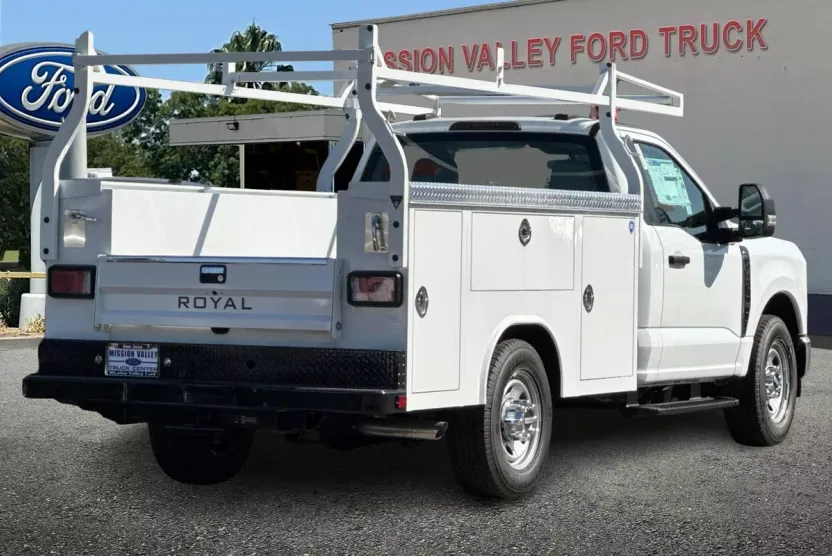 2025 Ford F-350 photo 1