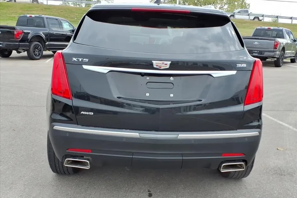 2019 Cadillac XT5 Luxury photo 1