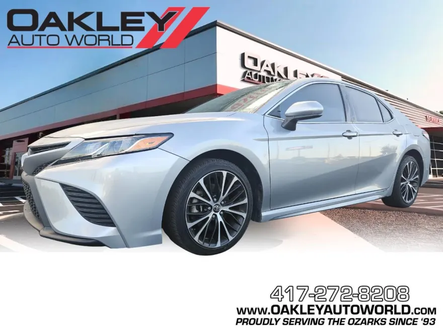 2019 Toyota Camry LE photo 1