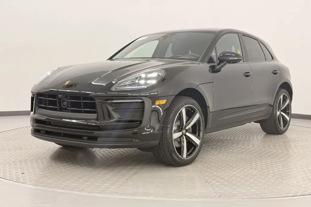 2025 Porsche Macan T photo 1