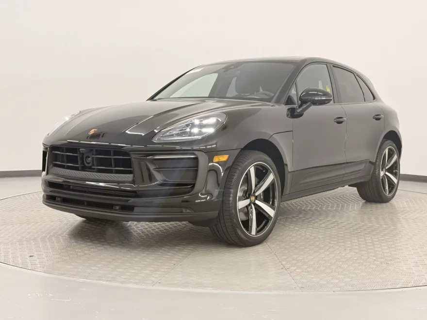 2025 Porsche Macan T photo 1