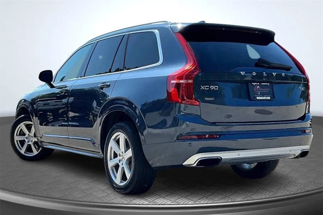 2020 Volvo XC90 Momentum photo 1