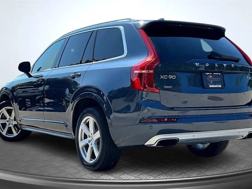 2020 Volvo XC90 Momentum photo 1